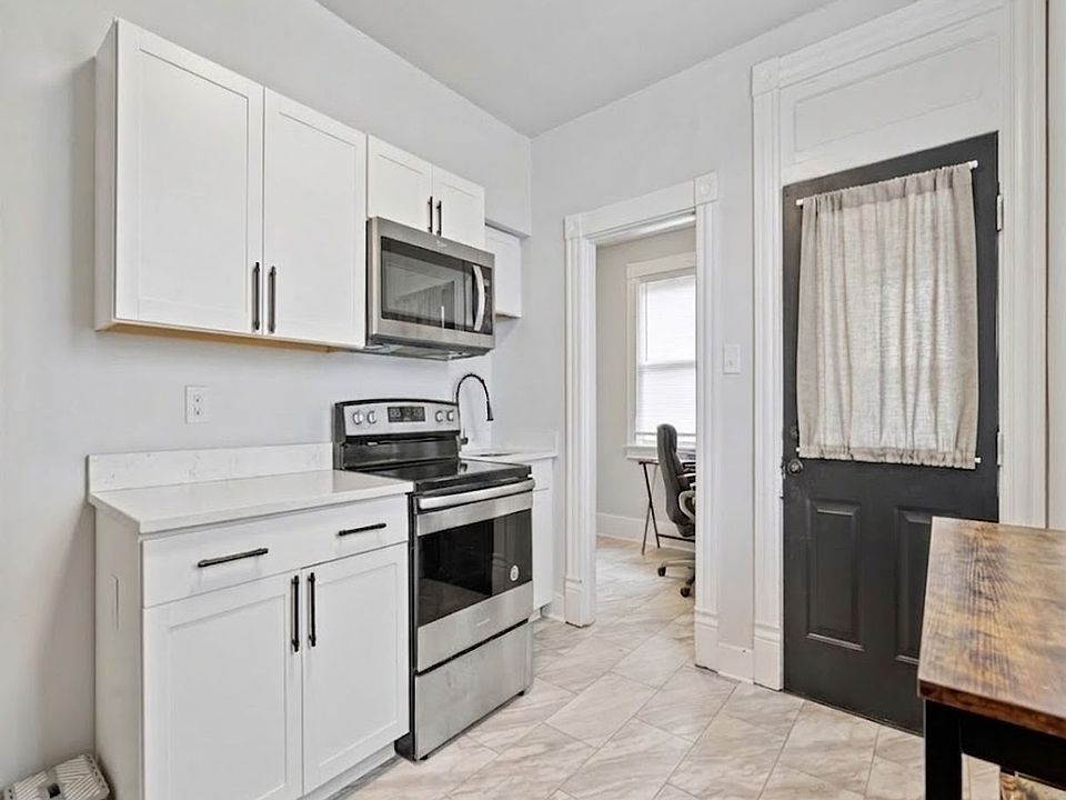 1st image of 388 Ingomar St #1