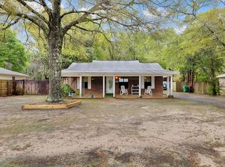 5933 Meadow Ln N, Crestview, FL 32539