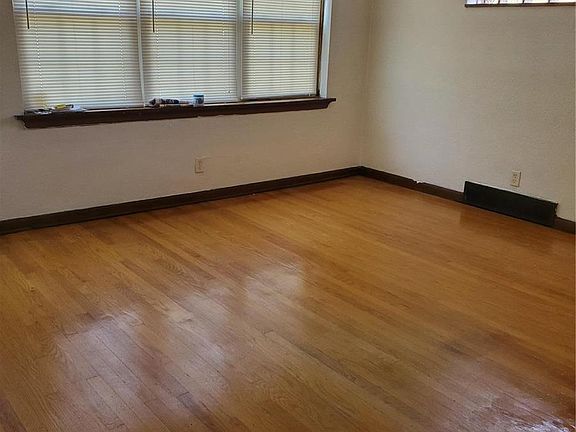 4th image of 5228 Oleatha Ave