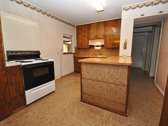 2nd image of 127 Wake Forrest Dr
