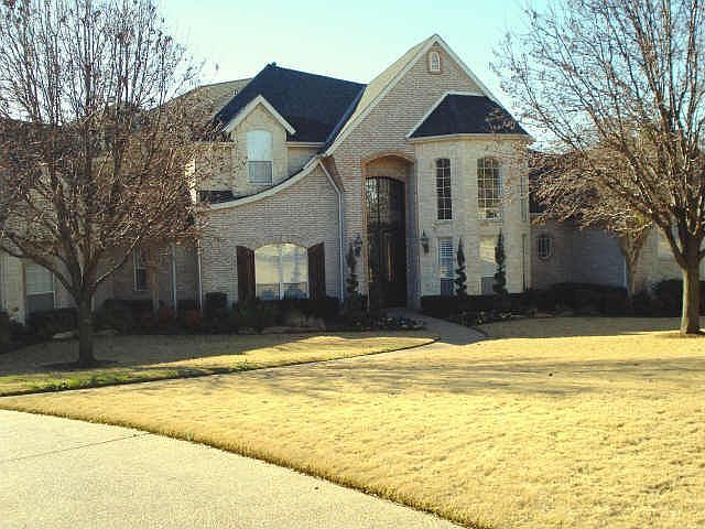 1st image of 805 Fairwood Ct