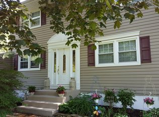 16 Stoneybrook Ln, Oak Ridge, NJ 07438