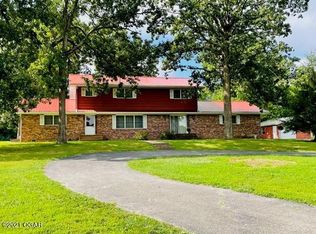 911 Rocketdyne Rd, Neosho, MO 64850