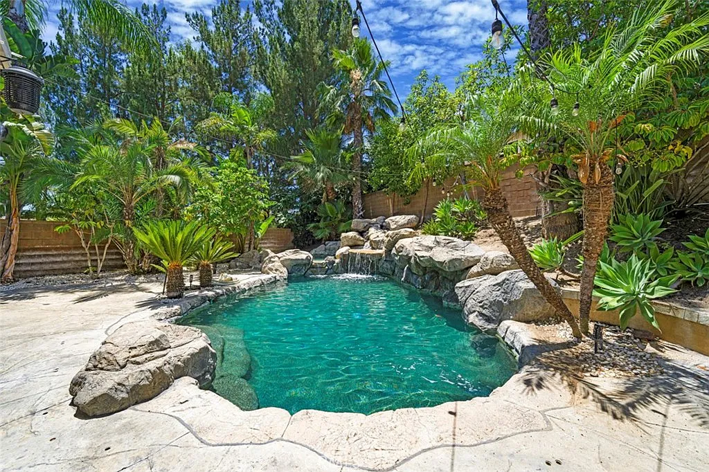 5 bed, 4.5 bath, 3500 sqft, $8,998 — Photo 4