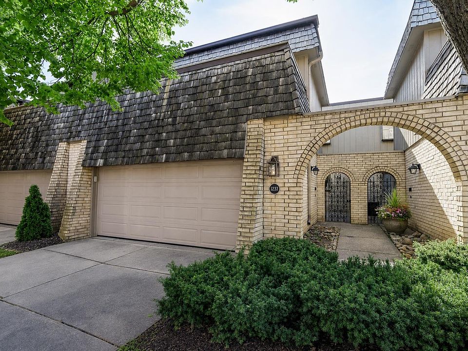 1st image of 1237 Oakwood Ct