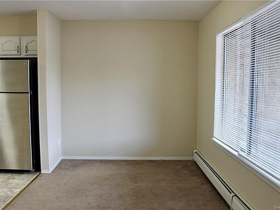 4th image of 109 Coachlight Sq #109