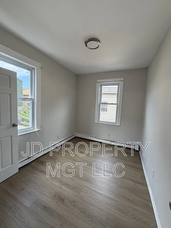 2 bed, 1.0 bath, $2,100 — Photo 4