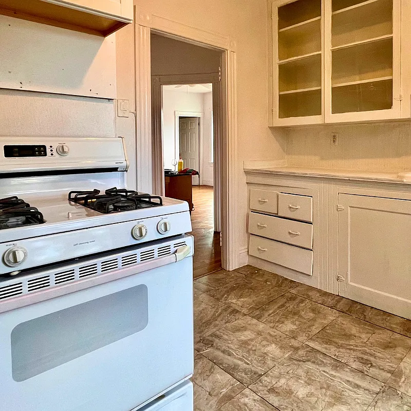 2 bed, 1.0 bath, 977 sqft, $1,650 — Photo 2