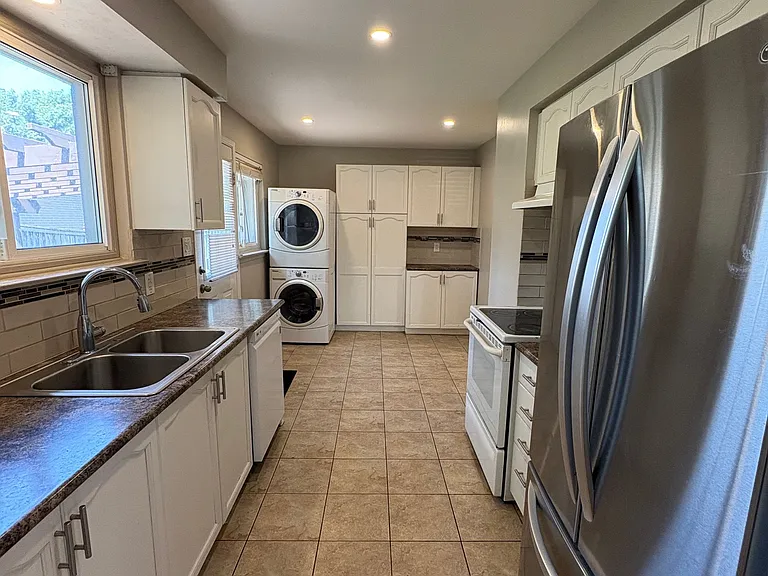 58 Devins Dr #UPPER LEVEL — Photo 6