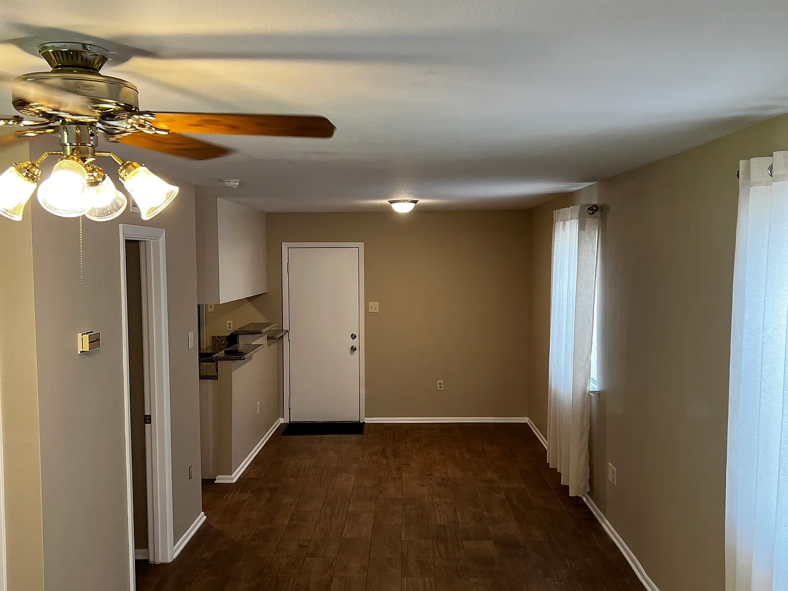 2 bed, 1.5 bath, 1098 sqft, $1,475 — Photo 3