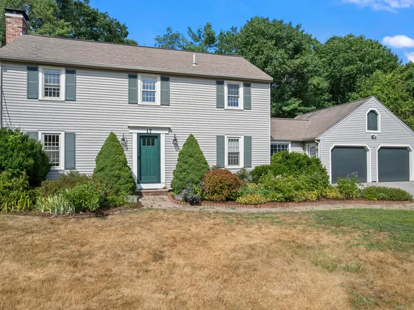 17 Merrifield Drive, Kennebunk, ME 04043