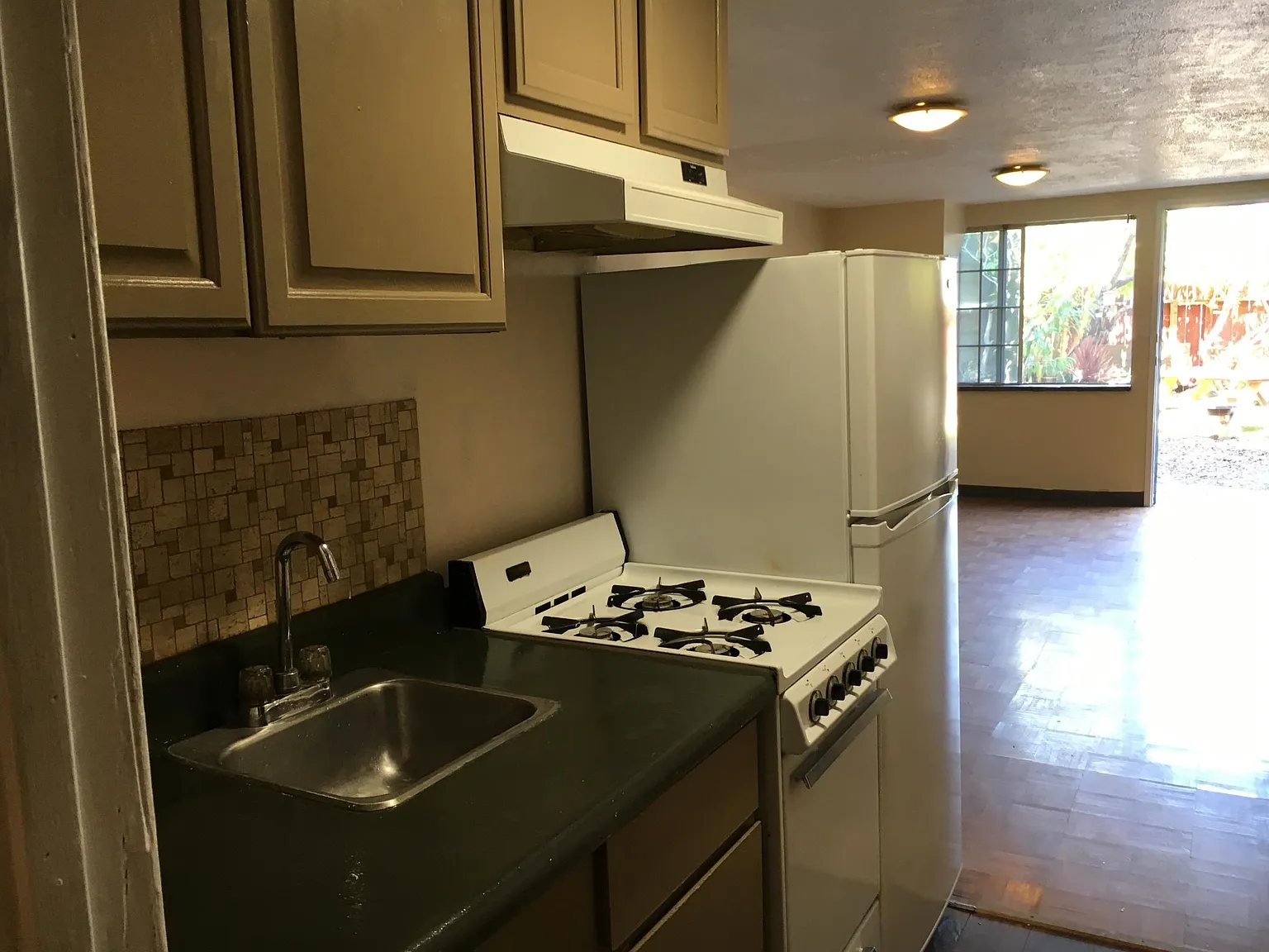 Studio, 400 sqft, $2,500 — Photo 2