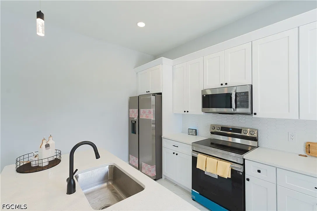 4 bed, 2.0 bath, 1842 sqft, $3,500 — Photo 4