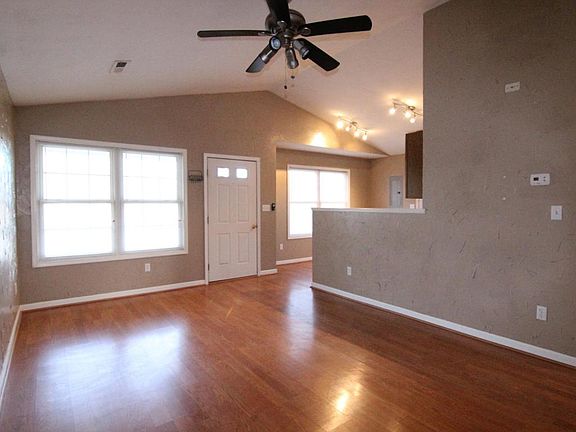 5th image of 1524 23rd St NE