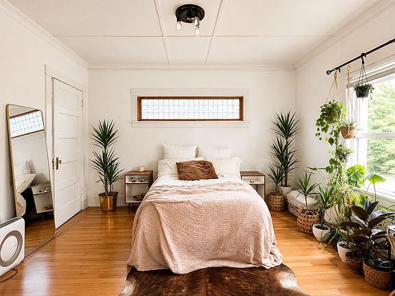 3rd image of 1611 1st Ave W #3