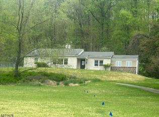5 Old Schoolhouse Ln, Washington, NJ 07882