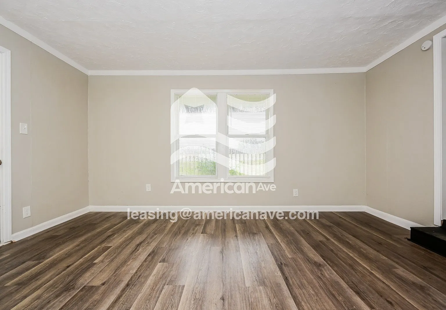 3 bed, 2.0 bath, 1044 sqft, $1,866 — Photo 2