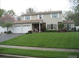 1552 Townline Rd, Nesconset, NY 11767