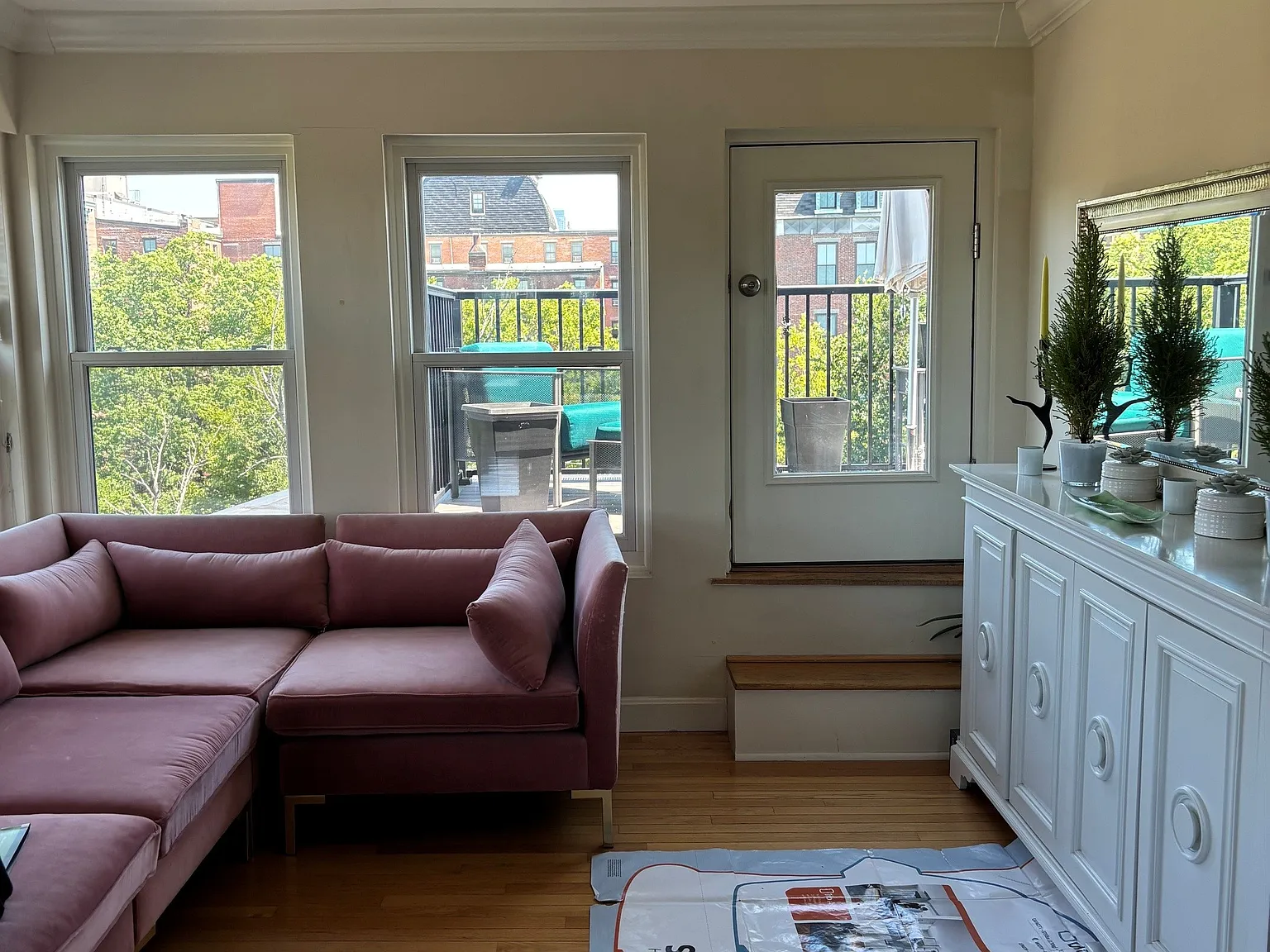 2 bed, 1.5 bath, 969 sqft, $8,800 — Photo 2