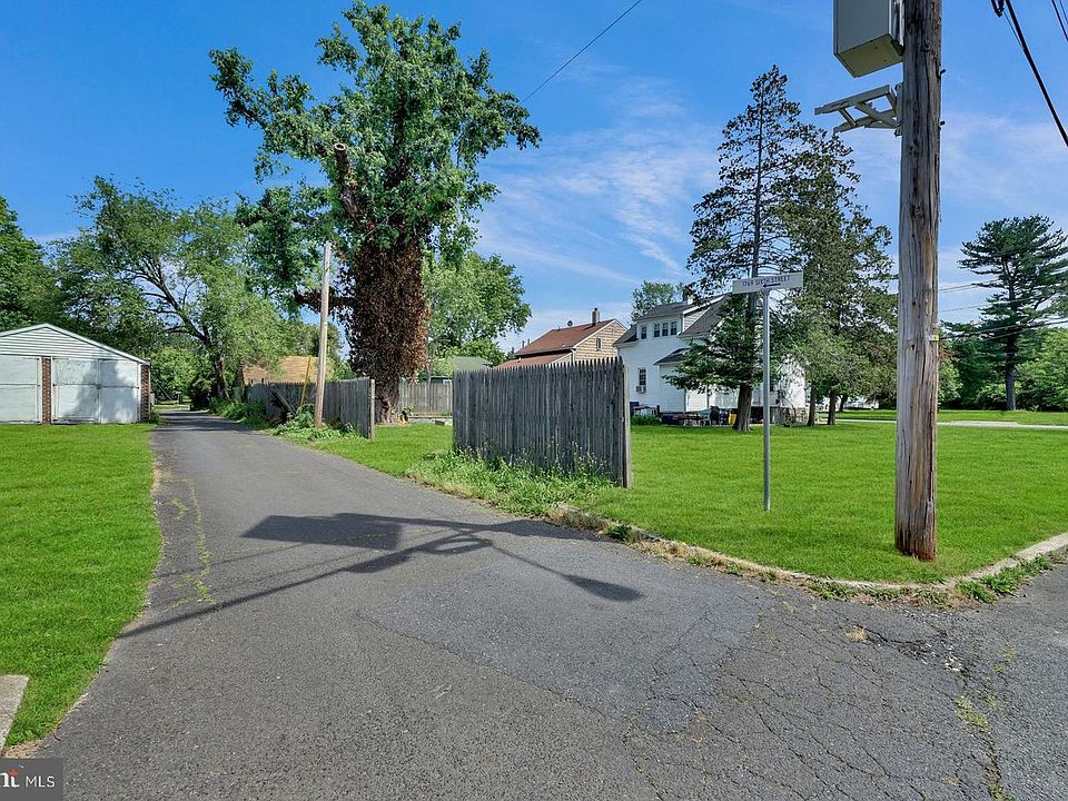 2nd image of 1769 6th St