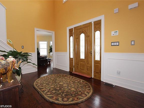 4th image of 2 Sophia Ln