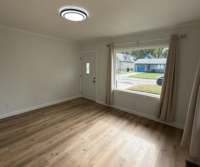 2611 W Highland Ave — Photo 3
