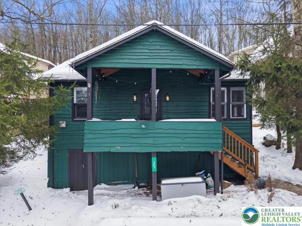 35 S Lake Dr, Lake Harmony, PA 18624