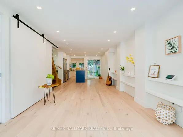 37 Craven Rd, Toronto, ON M4L 2Z4