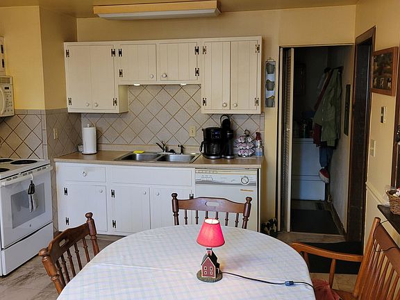 5th image of 137 Redmond Rd