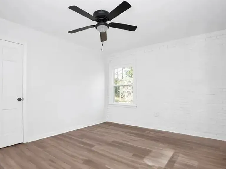 2710 Fordham Dr — Photo 16
