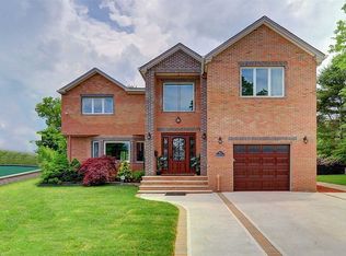 112 Manhattan Ct W, Jericho, NY 11753