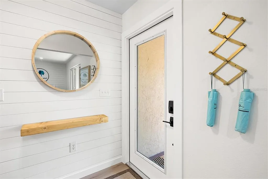 3 bed, 2.0 bath, 1934 sqft, $12,000 — Photo 4