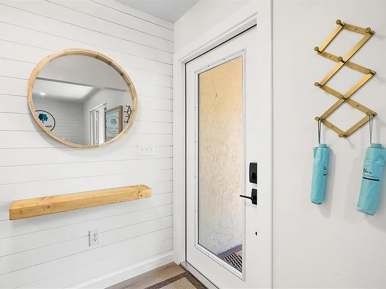 2641 Hyde Park St — Photo 4