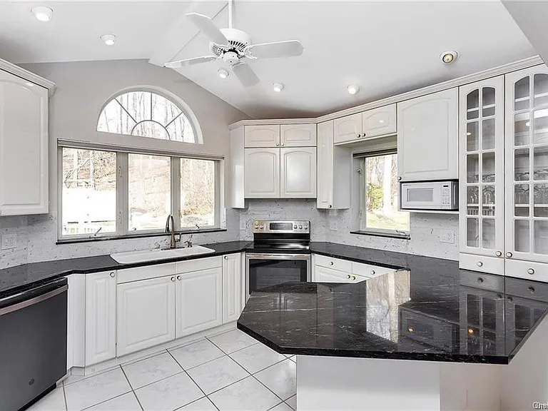 2185 Sultana Dr — Photo 10