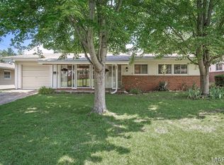 6 Country Ln, Florissant, MO 63033