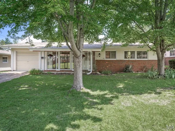 6 Country Ln, Florissant, MO 63033
