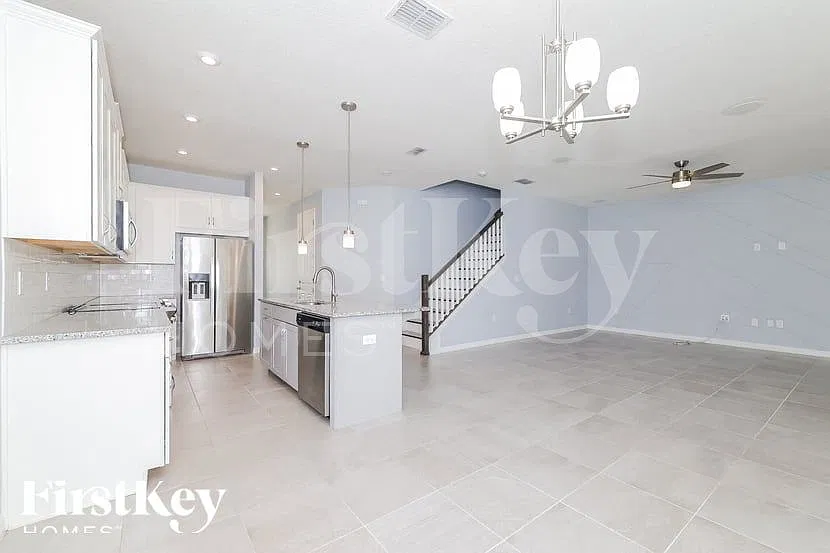 3 bed, 2.5 bath, 1860 sqft, $3,005 — Photo 4