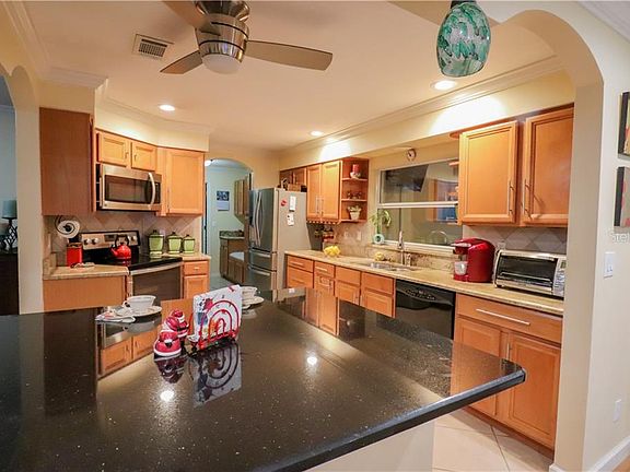 4th image of 208 Hickory Dr