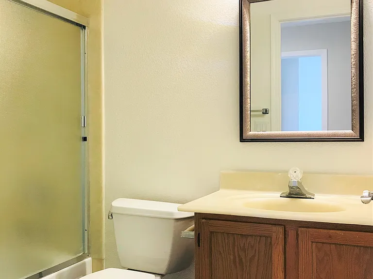 Upstairs Shard Bathroom