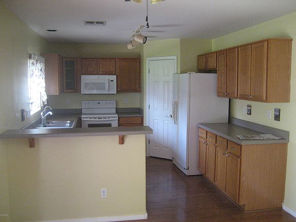 3rd image of 12313 W Dreyfus Dr