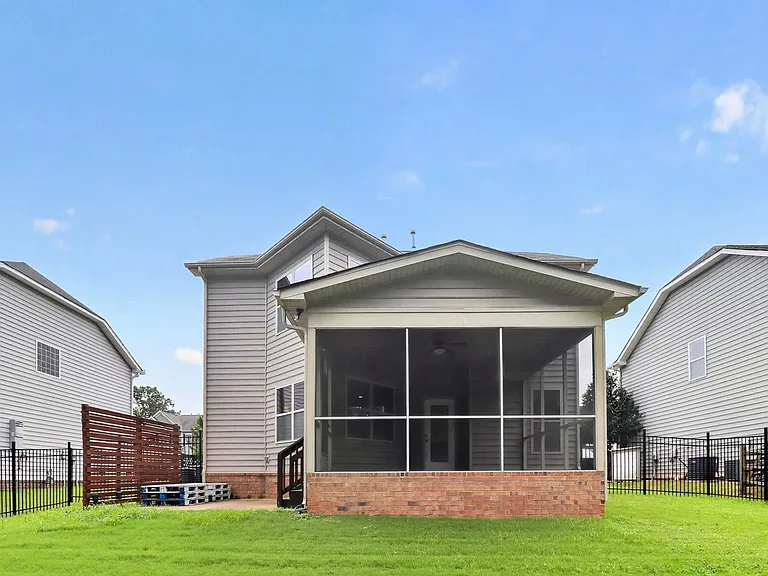 549 Daventry Ct — Photo 14