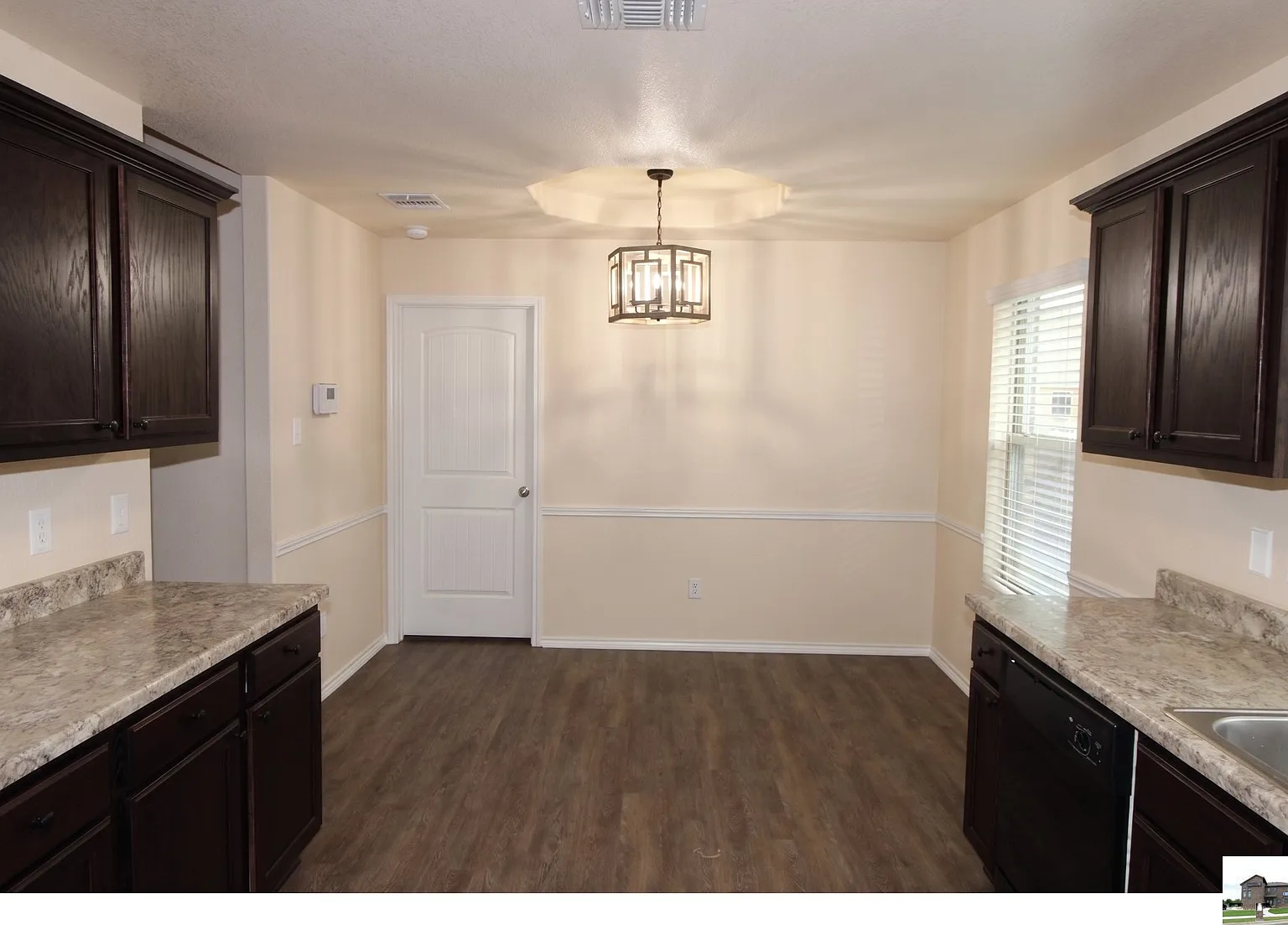3 bed, 2.0 bath, 2132 sqft, $1,695 — Photo 4