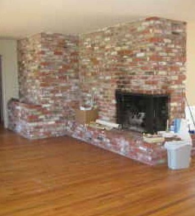 Living room w/ Fireplace