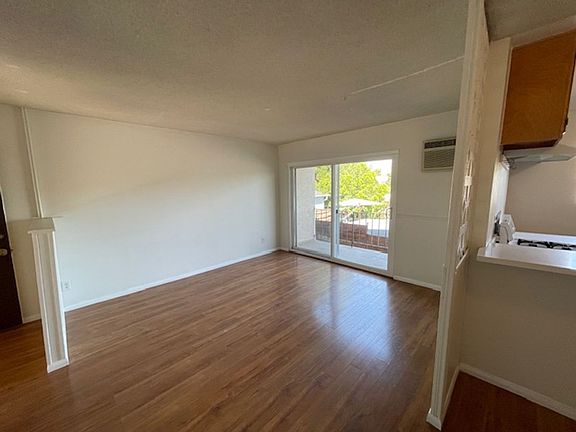 4th image of 3824 Evans St APT 3