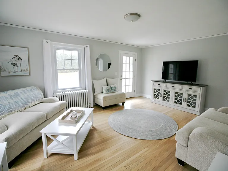 143 Bay St — Photo 12