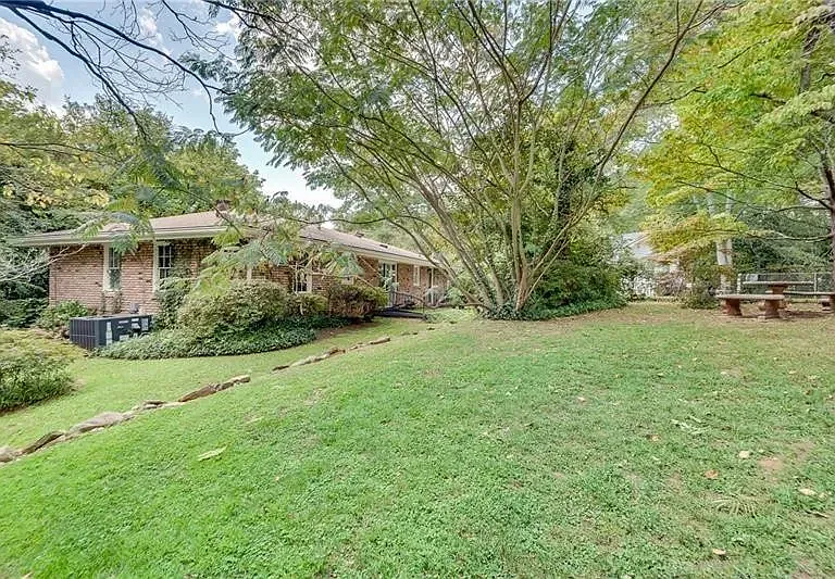 3839 Redbud Ct SE — Photo 3