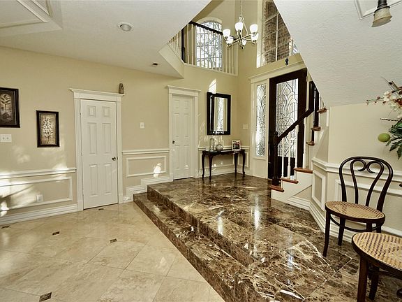5th image of 943 Caswell Ct