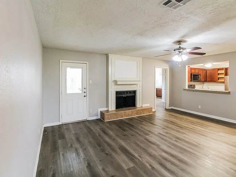 3206 Teakwood Cir — Photo 4
