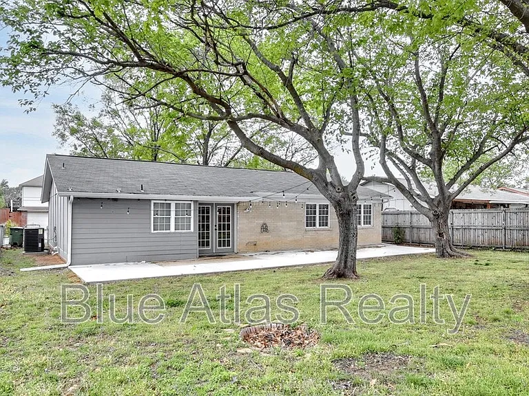 1313 Monaco Dr — Photo 21