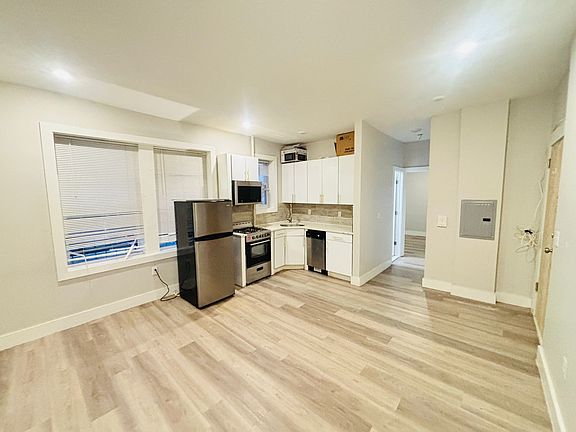 4th image of 126 Corbin Ave APT 301